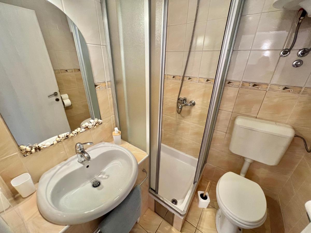 Apartments In Dramalj 45034 Bagian luar foto