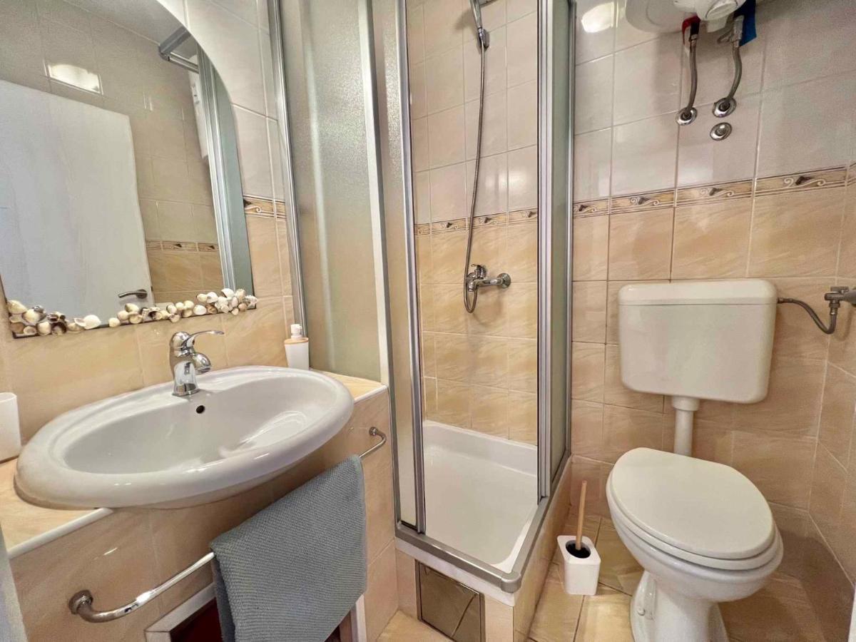 Apartments In Dramalj 45034 Bagian luar foto