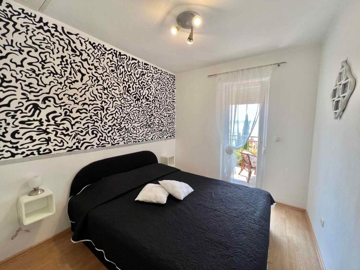 Apartments In Dramalj 45034 Bagian luar foto