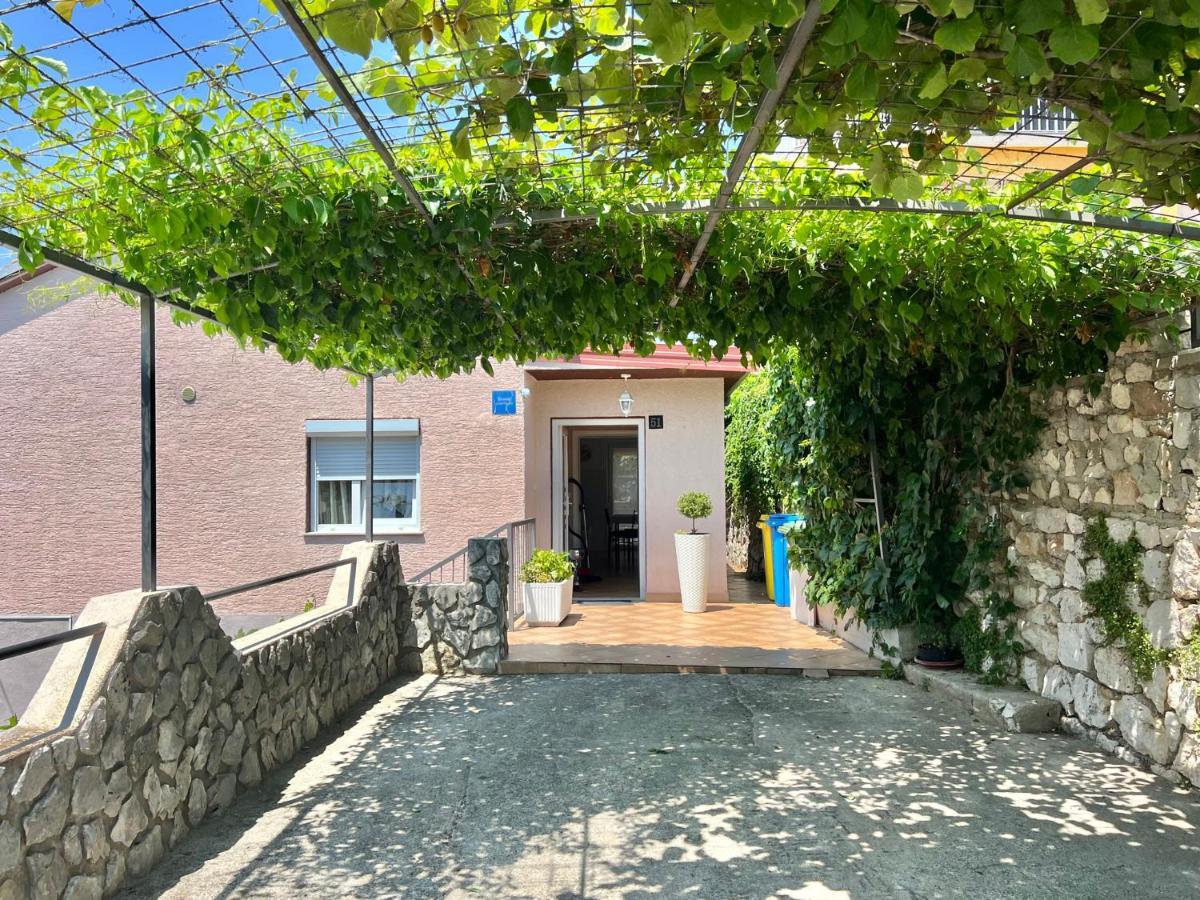 Apartments In Dramalj 45034 Bagian luar foto