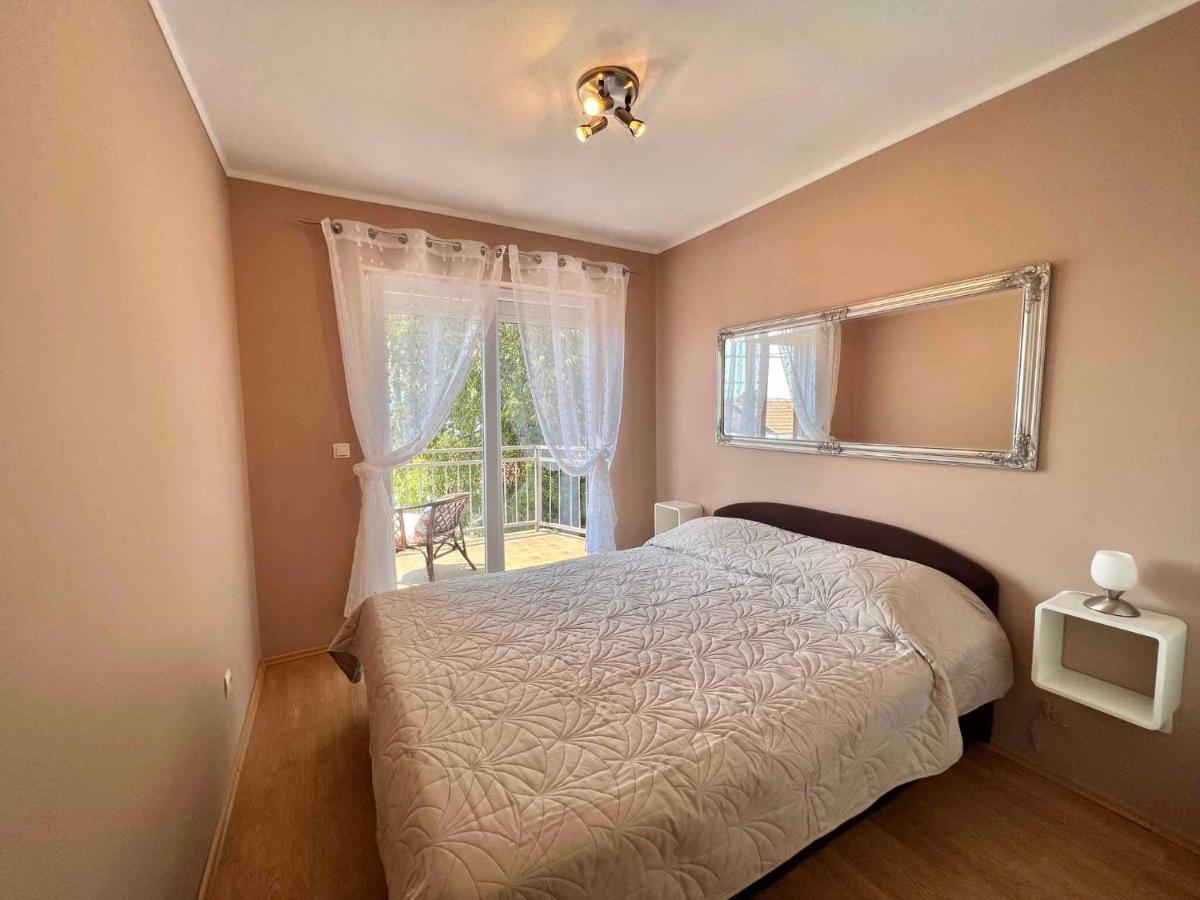 Apartments In Dramalj 45034 Bagian luar foto